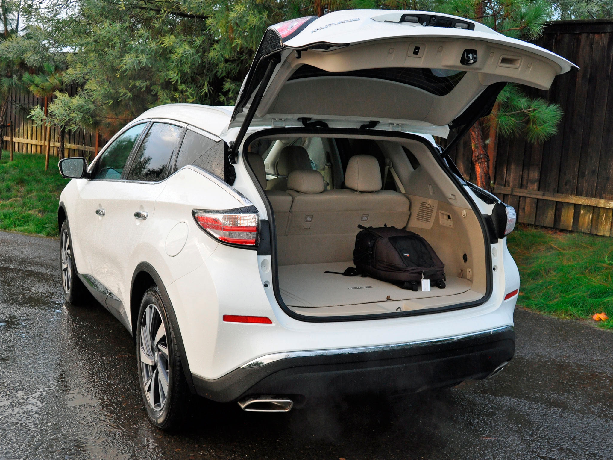 Nissan murano trunk space